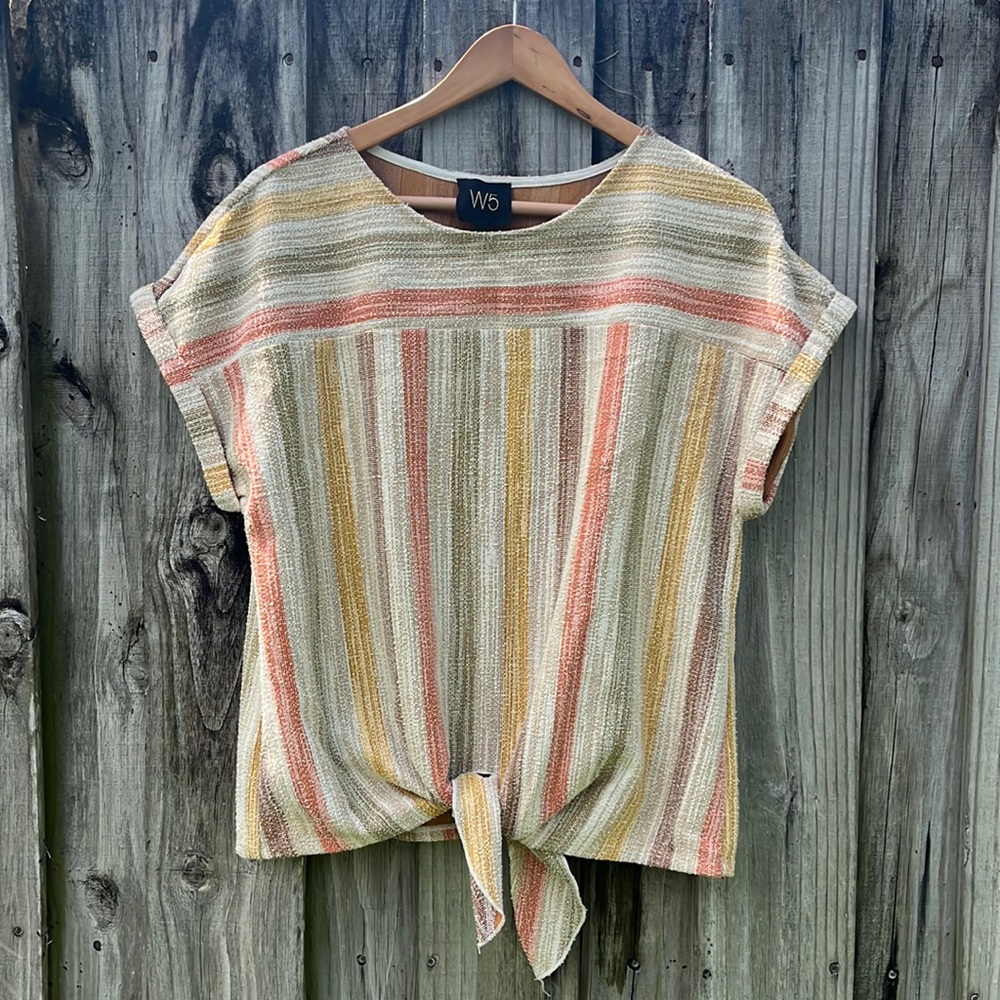 Short sleeve knit top with tie